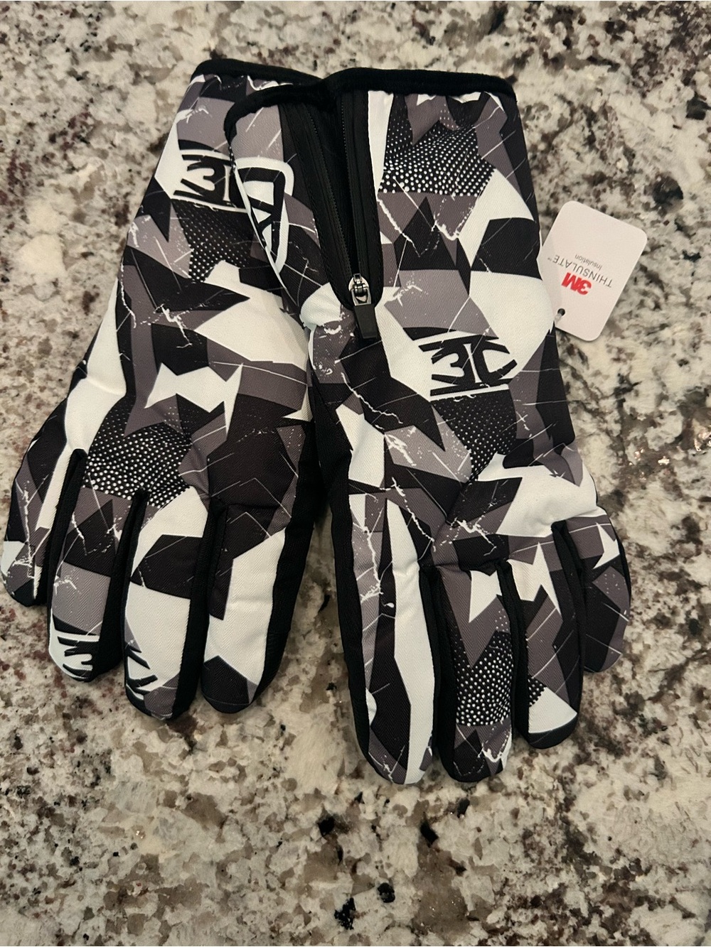 3M Thinsulate Geometric Winter Gloves, Size: Medium